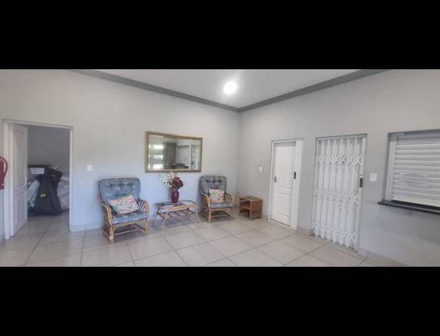 3 BEDROOM TOWNHOUSE FOR SALE IN DIE HOEWES